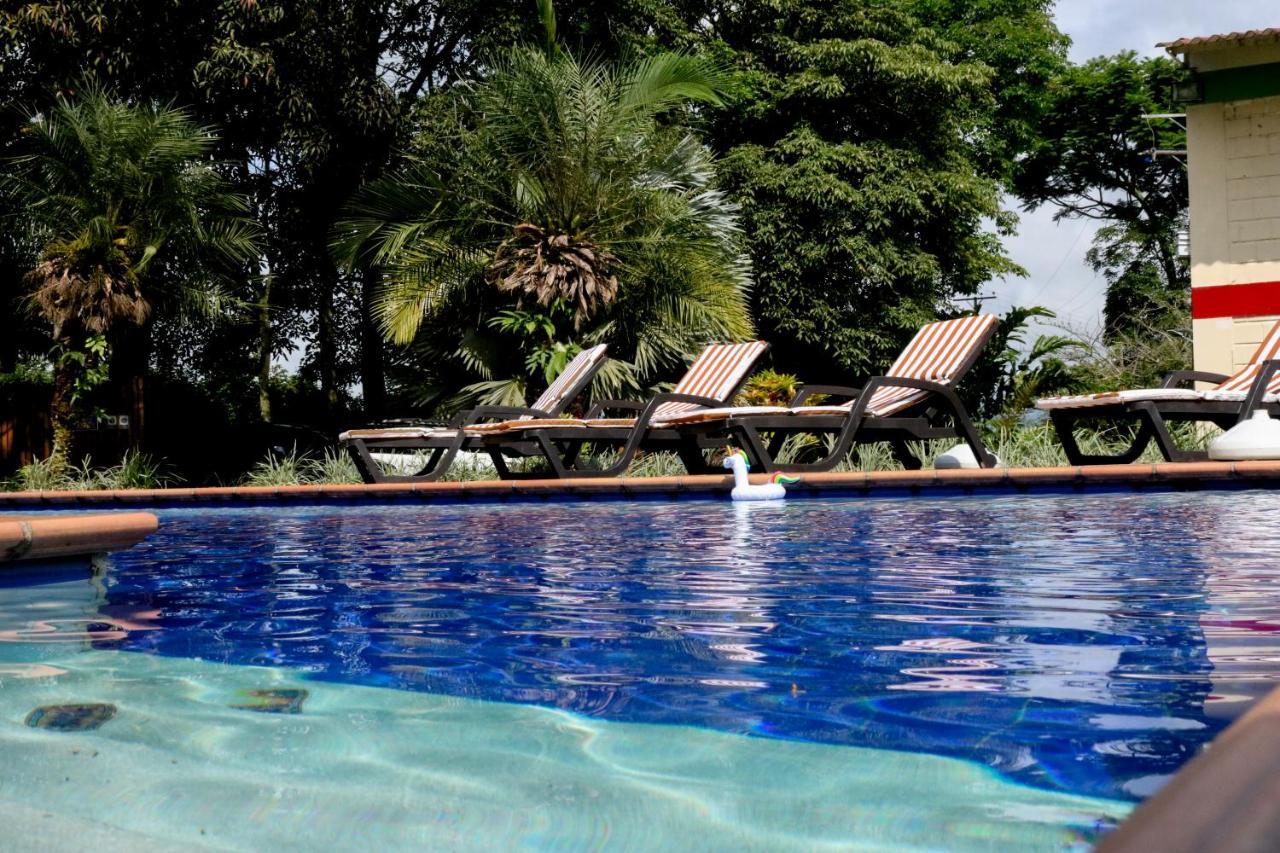 Finca Hotel El Laurel - Parque Del Cafe モンテネグロ エクステリア 写真