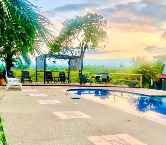 Finca Hotel El Laurel - Parque Del Cafe モンテネグロ エクステリア 写真