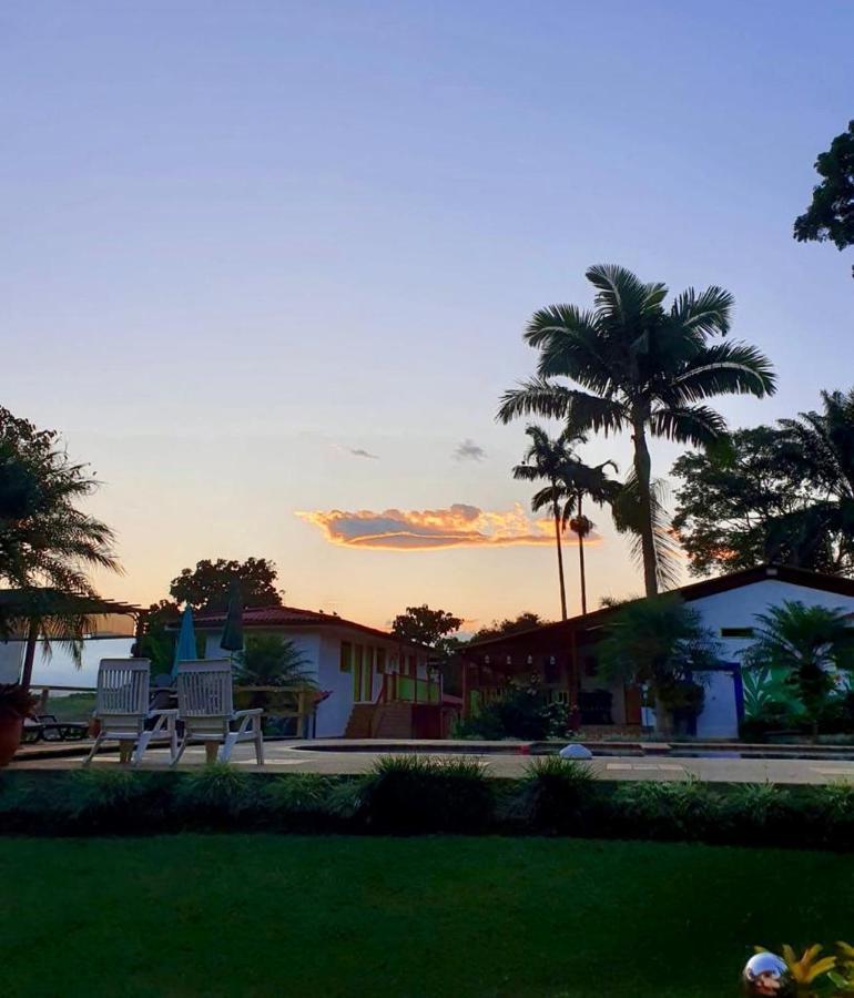 Finca Hotel El Laurel - Parque Del Cafe モンテネグロ エクステリア 写真